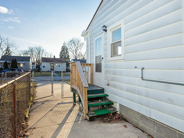 2318 Fisher St — Photo 16