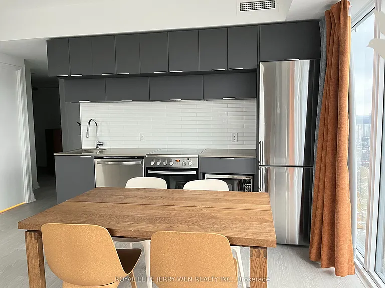 181 Dundas St E #5105 — Photo 12