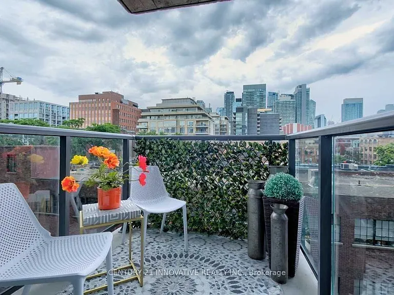 560 King St W #408 — Photo 11