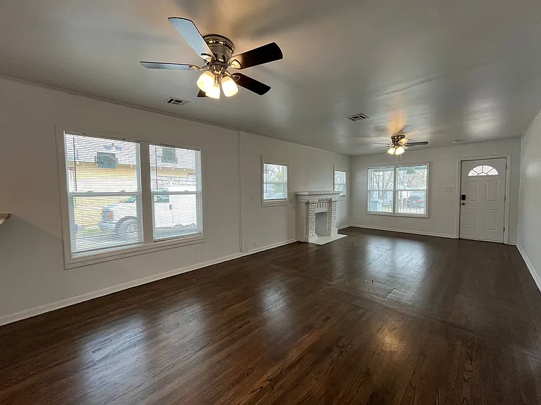 720 N Columbia Ave — Photo 5
