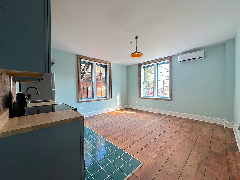 152 3rd St #3 — Photo 1