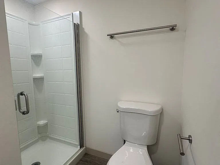 115 W Cypress St — Photo 14