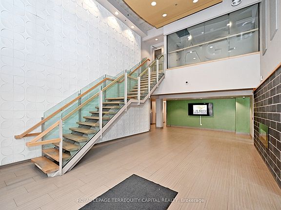 4th image of 8 Hickory St W #803
