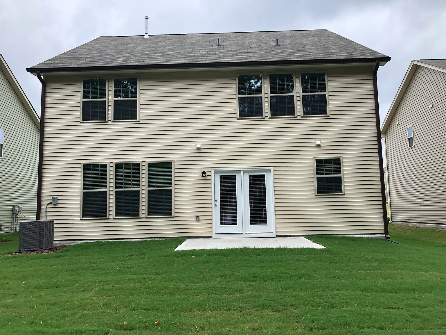 4 bed, 2.5 bath, 2350 sqft, $2,350 — Photo 3