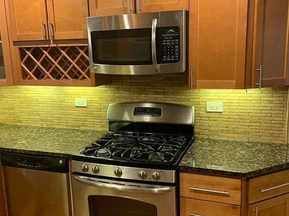 3rd image of 2439 W Lunt Ave APT 1A