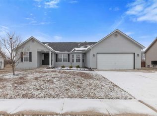 422 Pearl Creek Dr, Wentzville, MO 63385
