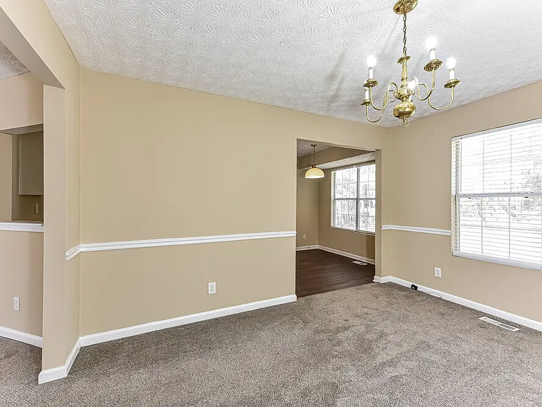 735 Bridgewood Ct — Photo 7