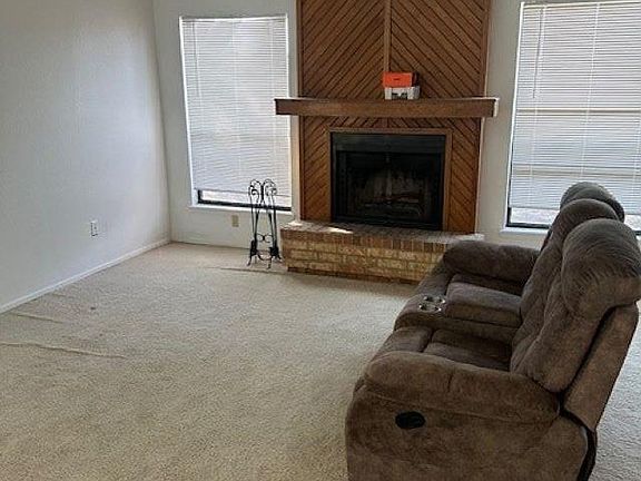 5th image of 802 Colonial Ct