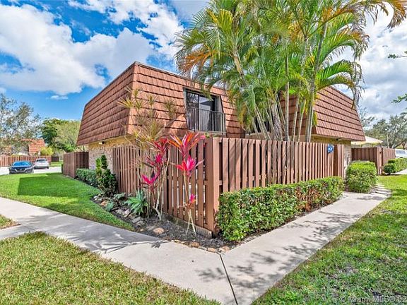 2nd image of 4043 Wimbledon Dr #4043