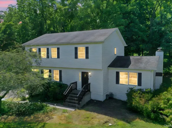 84 Palmer Circle, Poughquag, NY 12570