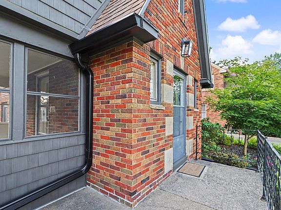 2nd image of 489 Crescent Rd
