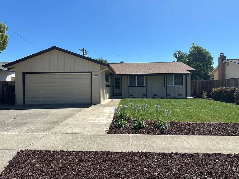 37051 Shasta St — Photo 1