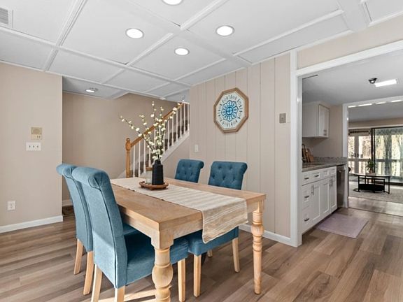 2nd image of 368 Great Rd APT 4