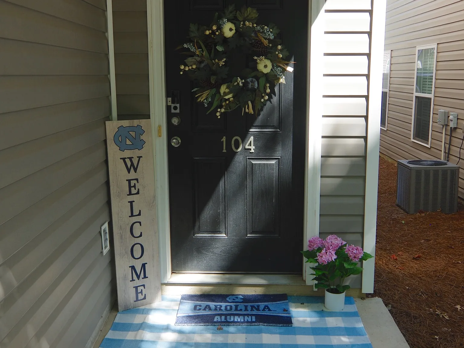 3 bed, 2.5 bath, 1268 sqft, $1,900 — Photo 3