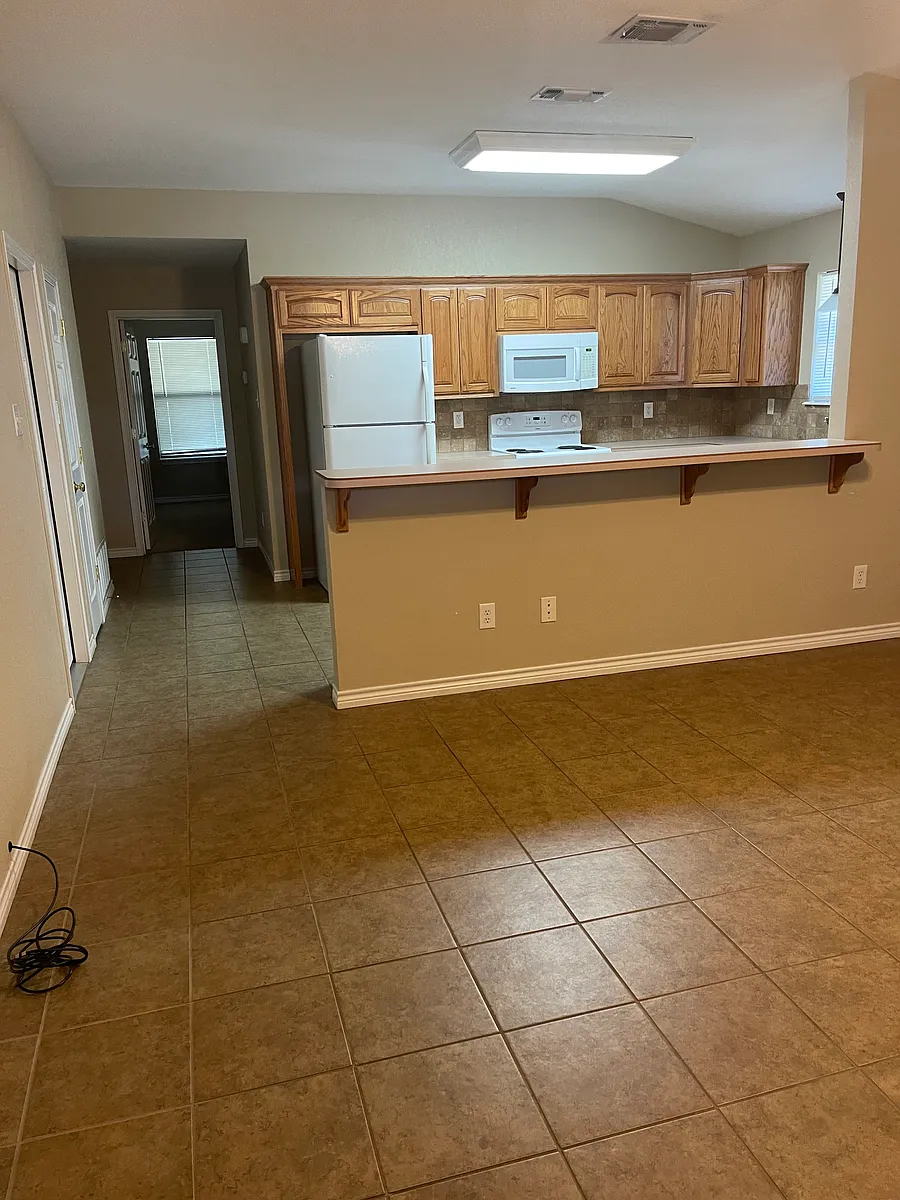 Building Photo - 217 Bluebonnet St