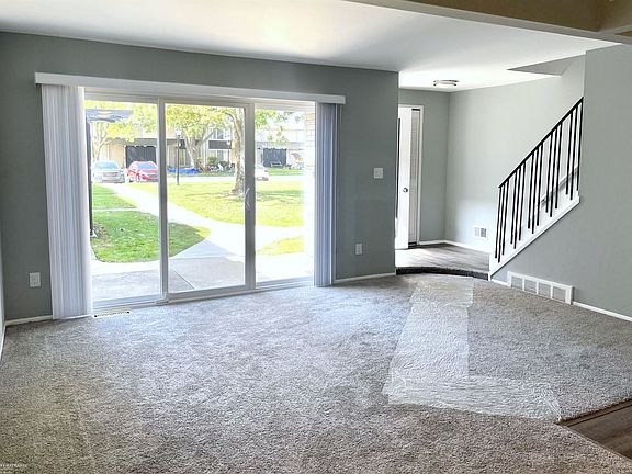 3rd image of 30119 Lorraine Ave