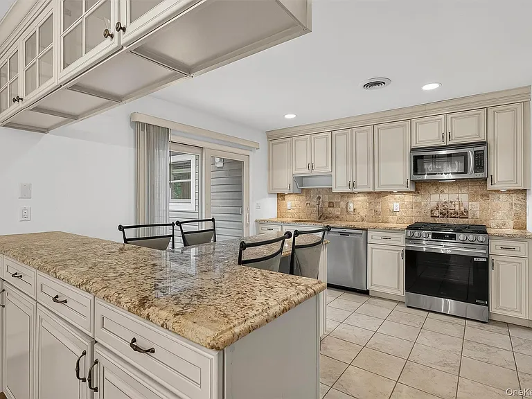 234 Betsy Ross Dr — Photo 16
