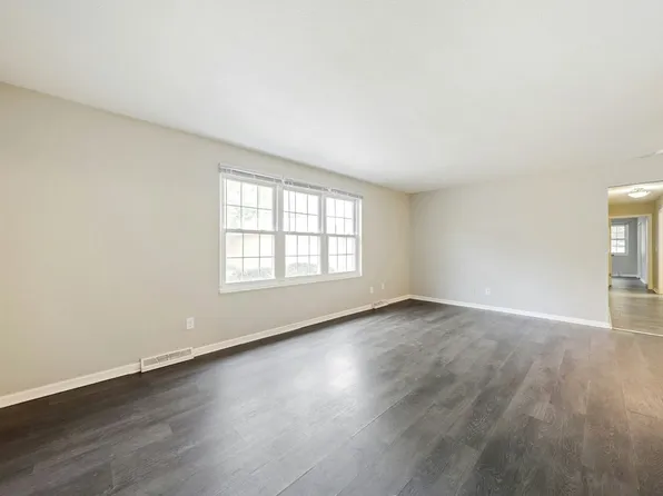 4779 Columbia Rd Unit 104, North Olmsted, OH 44070