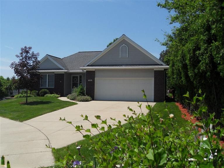 1st image of 554 N Crest Ct
