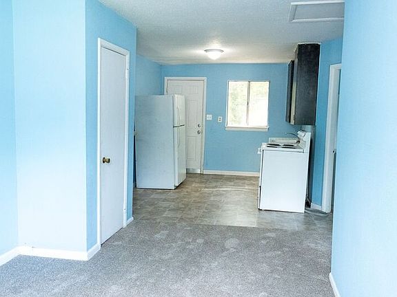 2nd image of 611 S Lovell Ave Unit 609