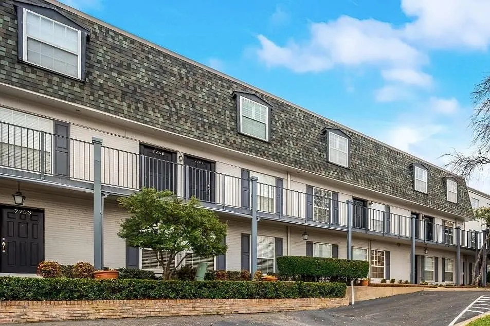 7801 Royal Ln photo 1