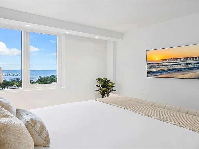 2301 Collins Ave #641 — Photo 16