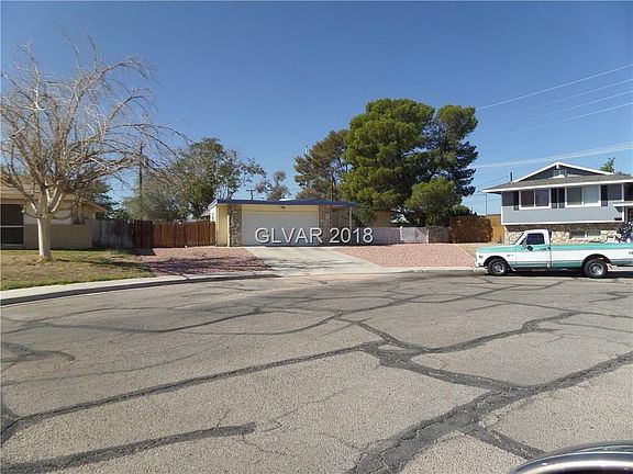 2nd image of 2451 Tournament St