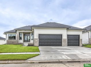 5438 N 212th St, Elkhorn, NE 68022