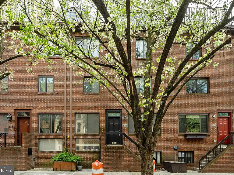 2028 Arch St — Photo 31