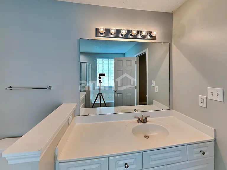 1720 Silverberry Ct — Photo 12