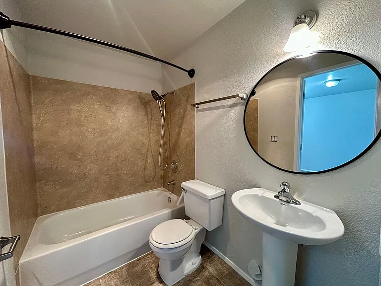 1422 Chestnut St. - 8 Unit — Photo 11