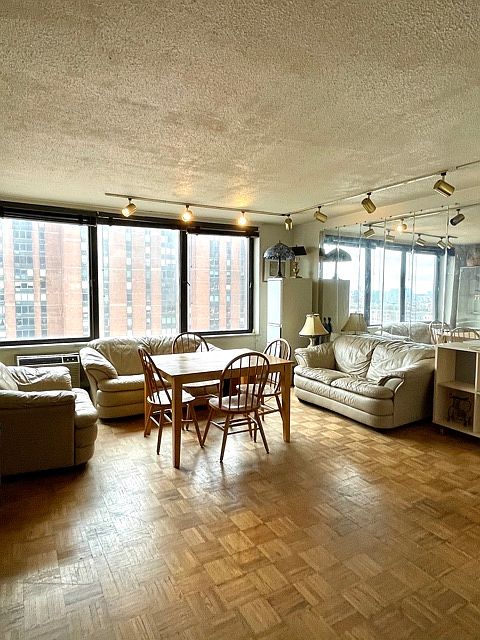 1st image of 1601 3rd Ave #288