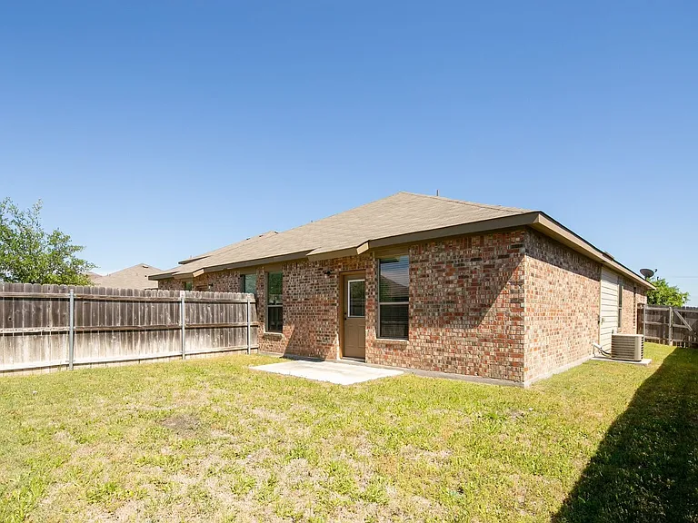533 Creekside Cir — Photo 13