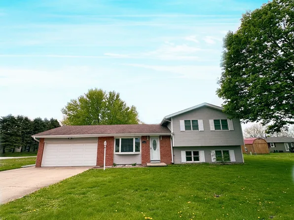 702 W Olive St, Farmer City, IL 61842