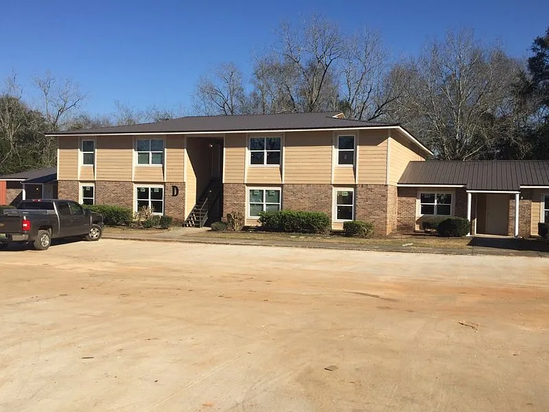 Valley Manor — Photo 2
