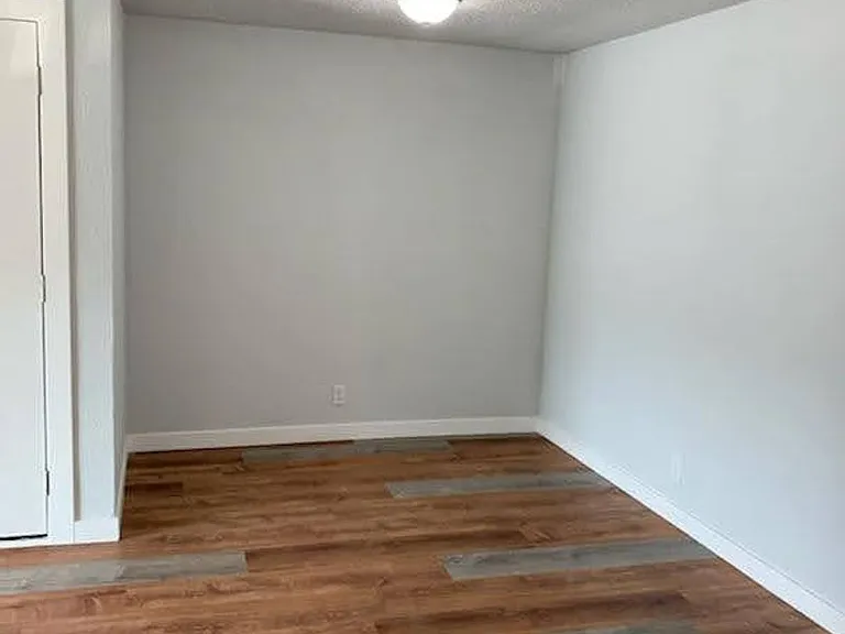 142 Jefferson St — Photo 14
