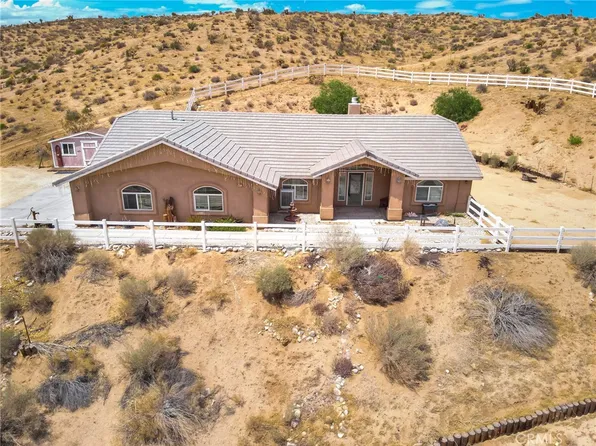 9696 Milpas Dr, Apple Valley, CA 92308