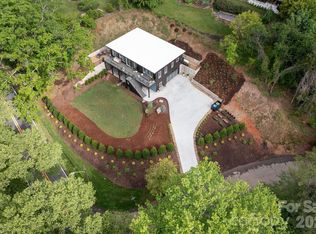 8 Midland Dr, Asheville, NC 28804