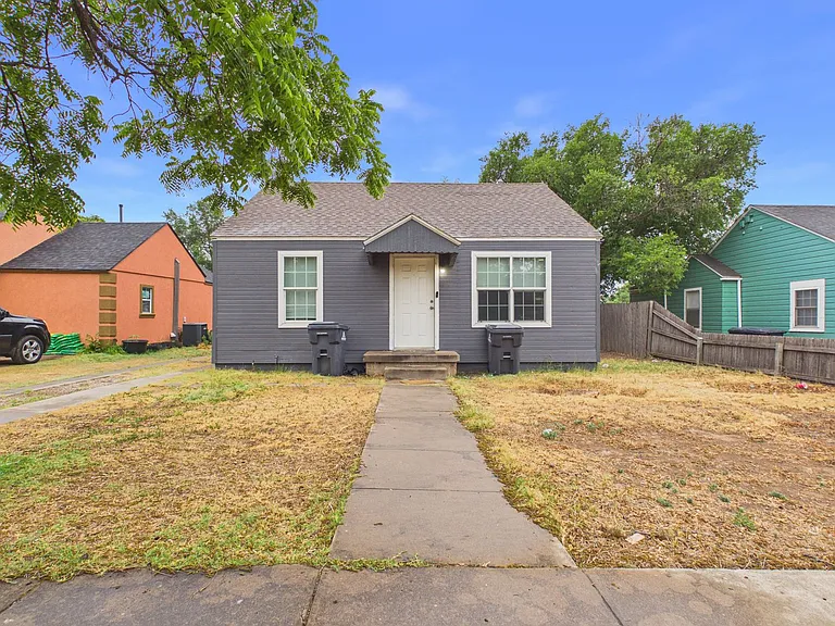 1209 SW 20th — Photo 3