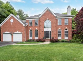 10 Ridge Way, North Andover, MA 01845