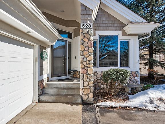 3rd image of 528 Wildflower Rd