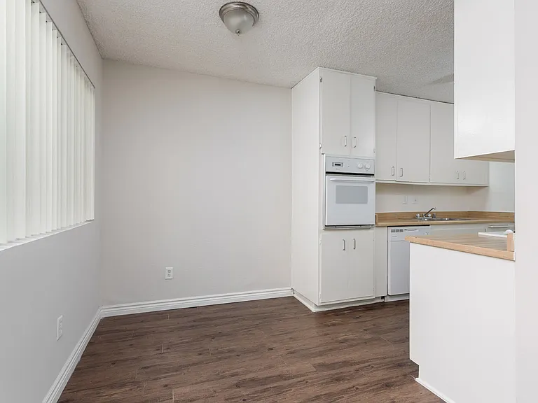 13157 Oxnard St #103 — Photo 7