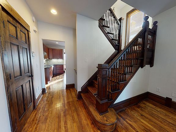 2nd image of 1812 Como Ave SE