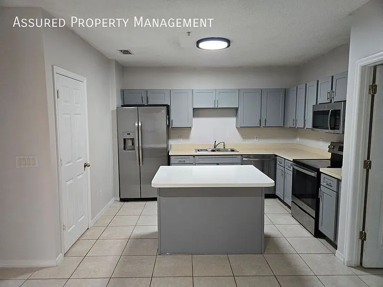 2048 Cypress Bay Blvd — Photo 3