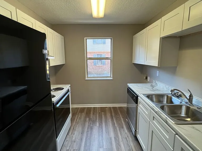 154 W Peach St — Photo 2