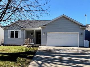 414 Pine View Dr, Auburn, IL 62615