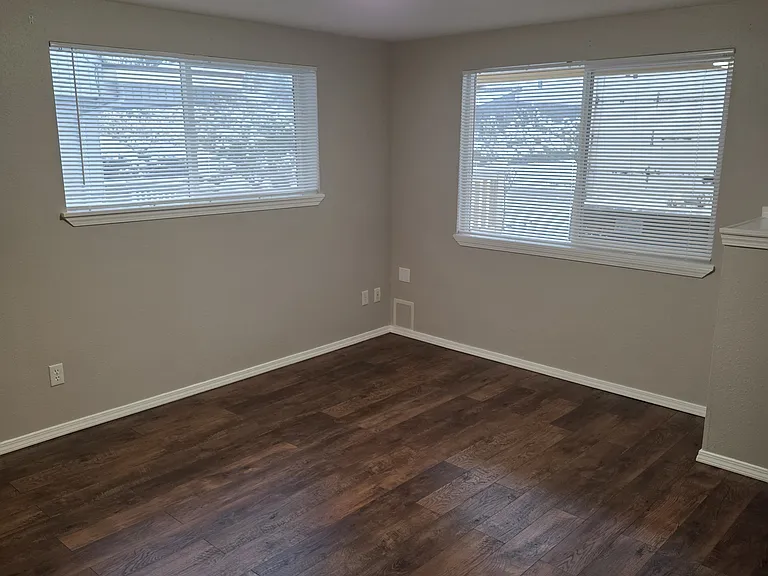 16943 NE 16th Pl — Photo 3