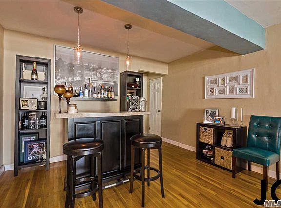 5th image of 210 E Broadway APT 2E