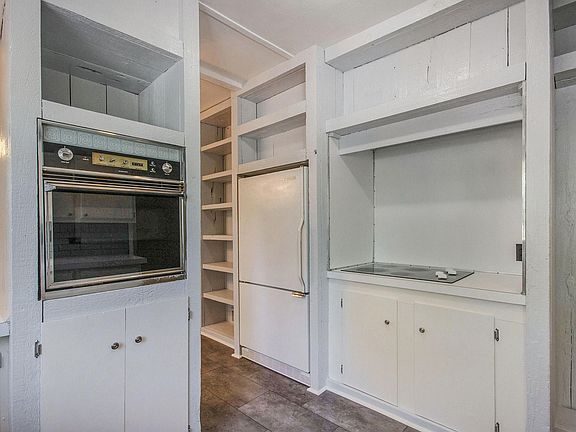 5th image of 2635 Poe Ave SW