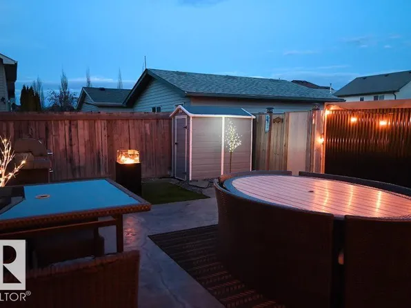 9119 166th Ave NW, Edmonton, AB T5Z 3H4
